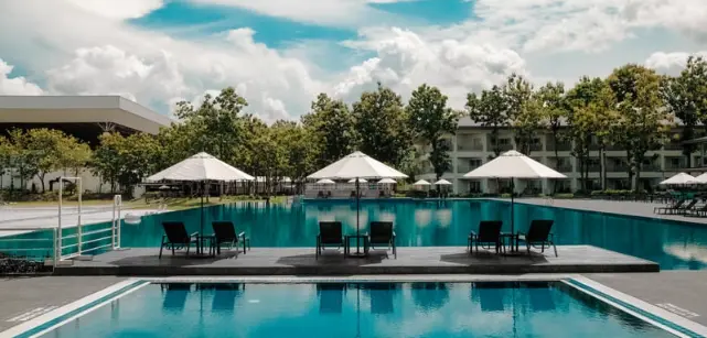 <h3 style="font-size: 24px;line-height: 32px;font-family: 'Open Sans', Sans-serif">Tourism & Hospitality</h3>